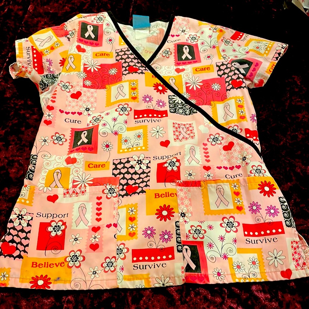 XS HQ scrub top! ✨💕Breast Cancer Awareness 💞
